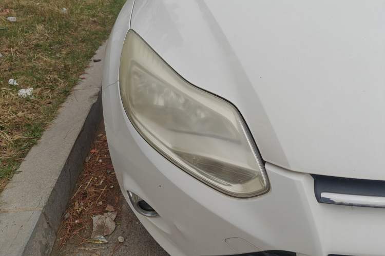 Used Ford Focus 2012 Sedan 1.6L Automatic Fashion Edition Right Front Headlight
