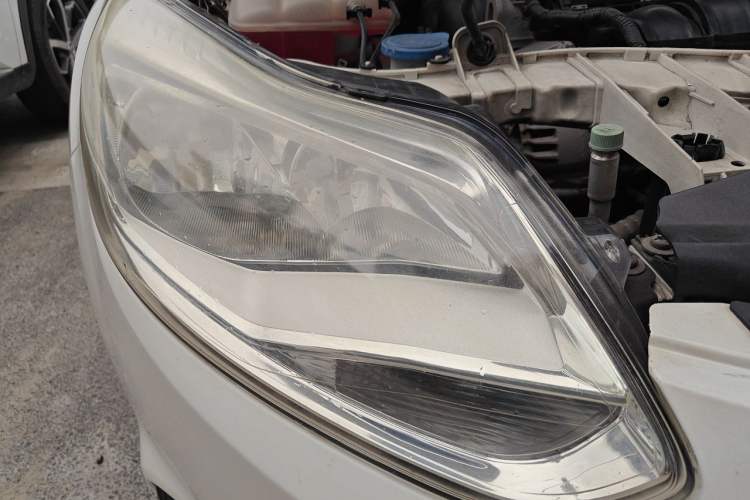 Used Ford Focus 2012 Sedan 1.6L Manual Comfort Model Right Front Headlight