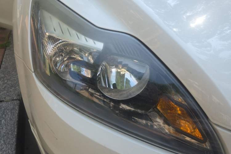 Used Ford Focus 2012 Hatchback Classic 1.8L Manual Base Model Right Front Headlight