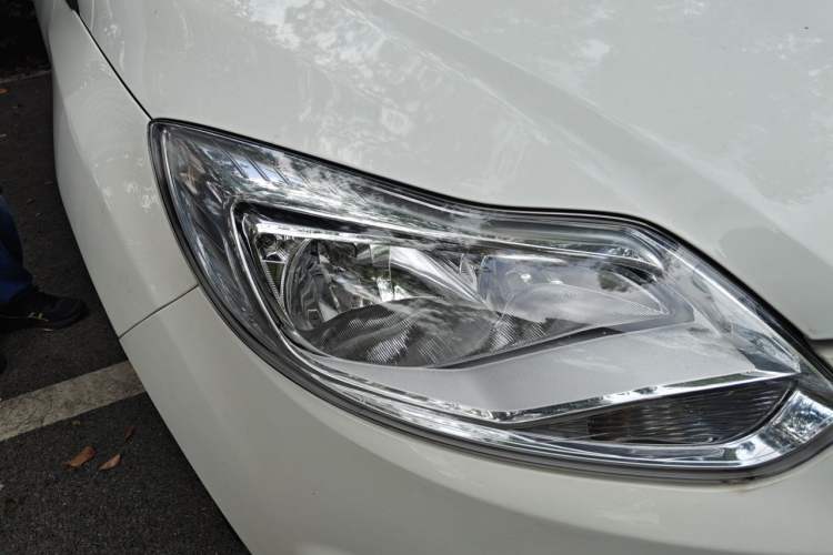 Used Ford Focus 2012 Sedan 1.6L Automatic Comfort Model Right Front Headlight