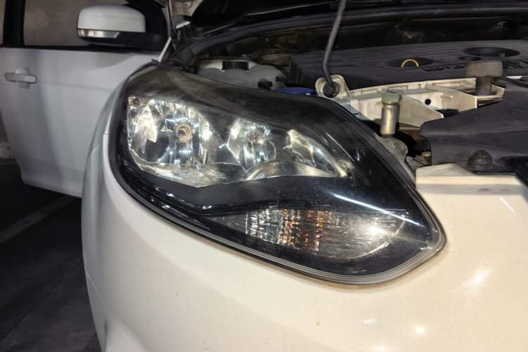 Used Ford Focus 2012 Hatchback 2.0L Automatic Luxury Sport Model Right Front Headlight