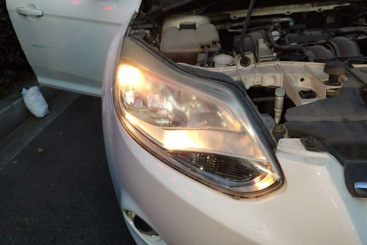 Used Ford Focus 2012 Hatchback 1.6L Automatic Fashion Edition Right Front Headlight