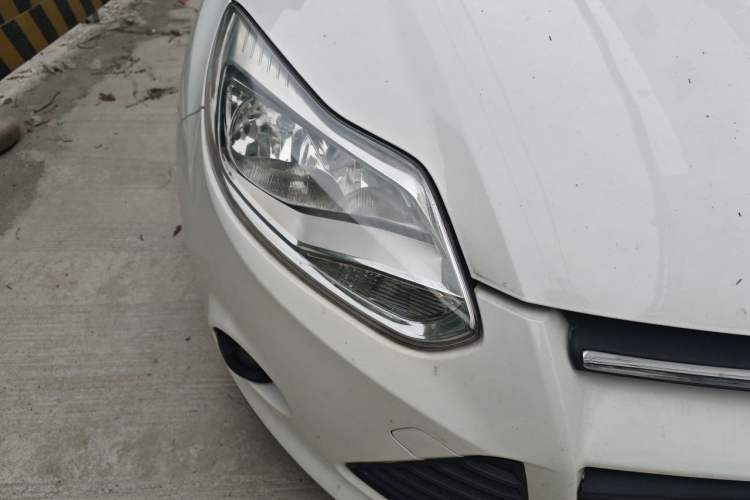 Used Ford Focus 2012 Hatchback 1.6L Automatic Comfort Model Right Front Headlight