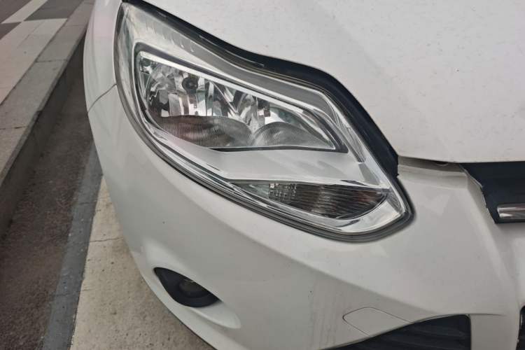 Used Ford Focus 2012 Hatchback 1.6L Automatic Comfort Model Right Front Headlight