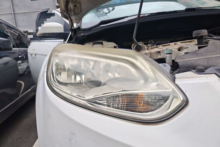 Used Ford Focus 2012 Sedan 1.6L Automatic Fashion Edition Right Front Headlight