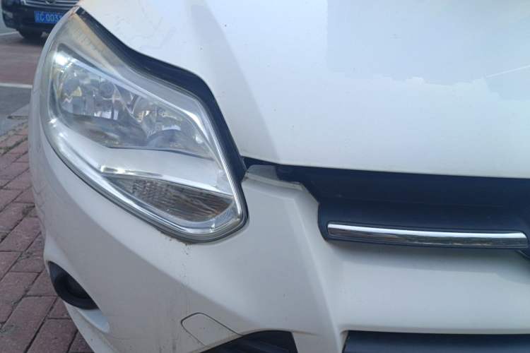Used Ford Focus 2012 Hatchback 1.6L Manual Comfort Model Right Front Headlight
