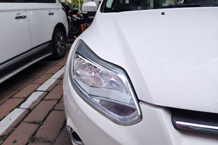 Used Ford Focus 2012 Hatchback 1.6L Automatic Fashion Edition Right Front Headlight