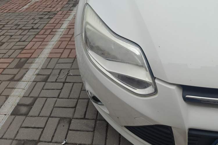 Used Ford Focus 2012 Sedan 1.6L Automatic Fashion Edition Right Front Headlight