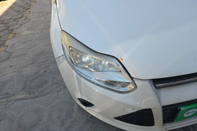 Used Ford Focus 2012 Sedan 1.6L Manual Comfort Model Right Front Headlight