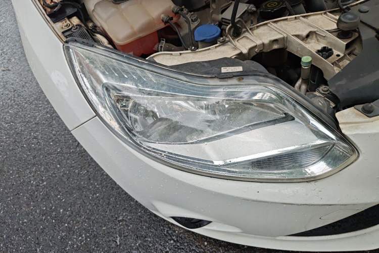 Used Ford Focus 2012 Sedan 1.6L Automatic Comfort Model Right Front Headlight