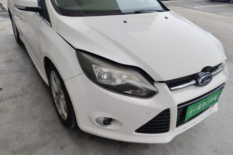 Used Ford Focus 2012 Hatchback 2.0L Manual Luxury Sport Model Right Front Headlight