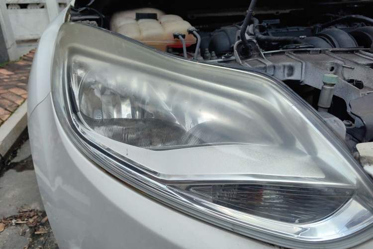 Used Ford Focus 2012 Hatchback 1.6L Automatic Fashion Edition Right Front Headlight