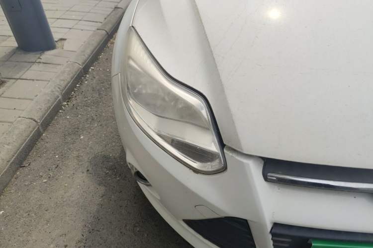 Used Ford Focus 2012 Sedan 1.6L Automatic Comfort Model Right Front Headlight