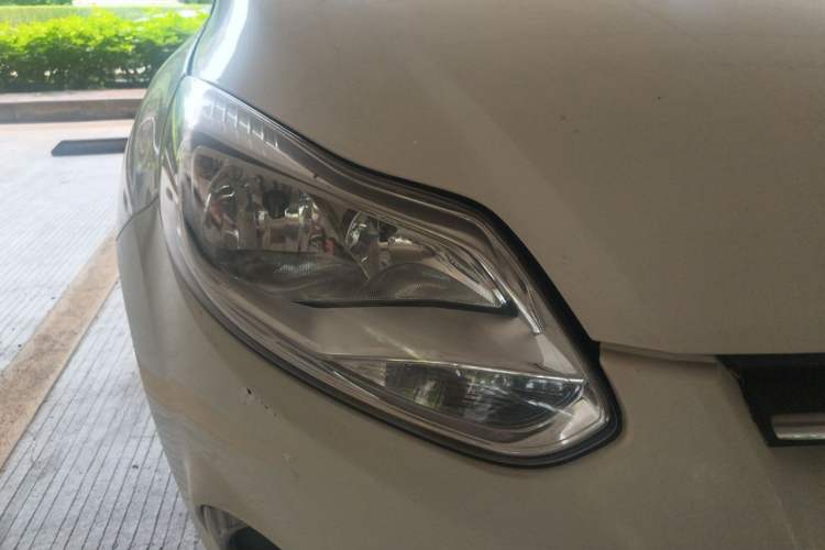 Used Ford Focus 2012 Hatchback 1.6L Automatic Fashion Edition Right Front Headlight