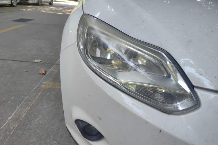Used Ford Focus 2012 Hatchback 1.6L Manual Comfort Model Right Front Headlight