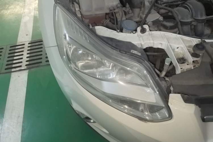 Used Ford Focus 2012 Sedan 1.6L Automatic Fashion Edition Right Front Headlight
