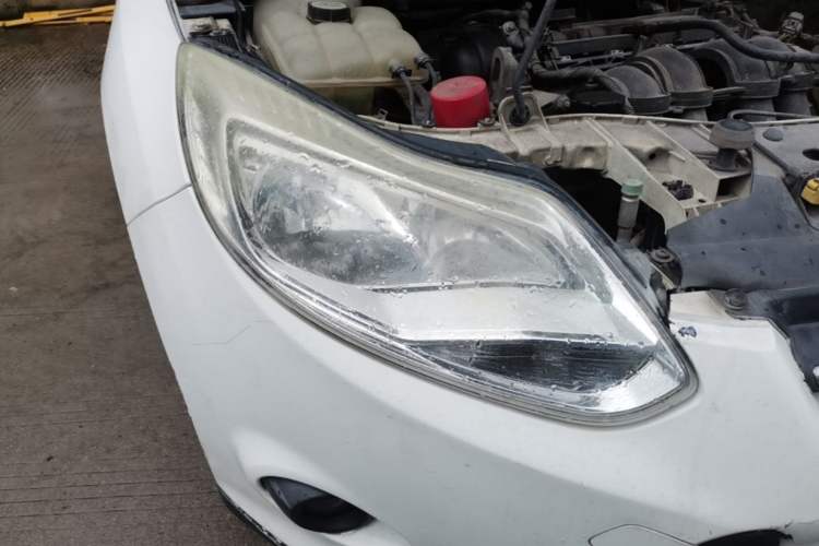 Used Ford Focus 2012 Hatchback 1.6L Automatic Comfort Model Right Front Headlight