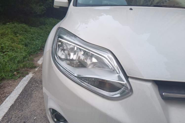 Used Ford Focus 2012 Sedan 1.6L Automatic Fashion Edition Right Front Headlight