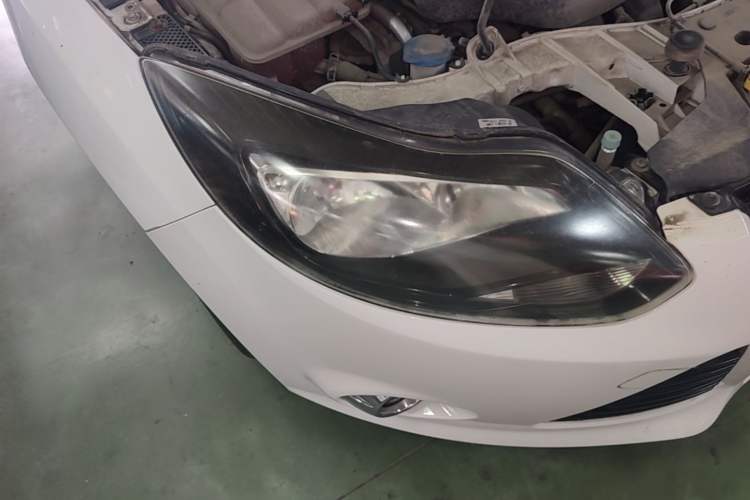 Used Ford Focus 2012 Hatchback 2.0L Manual Luxury Sport Model Right Front Headlight