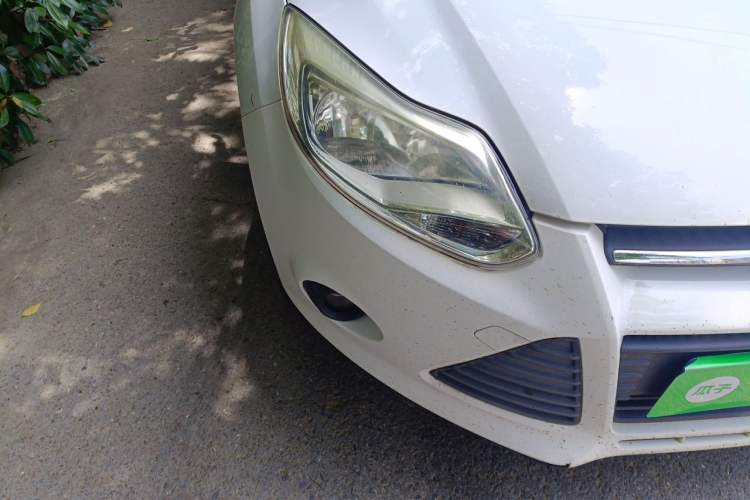 Used Ford Focus 2012 Sedan 1.6L Automatic Comfort Model Right Front Headlight