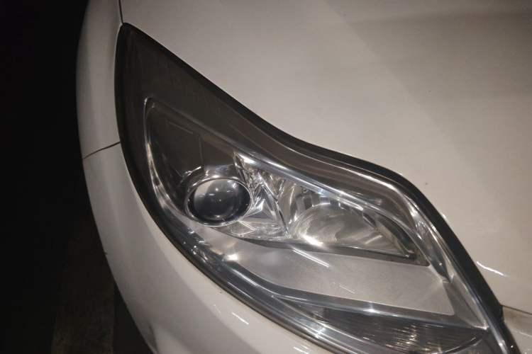 Used Ford Focus 2012 Hatchback 1.6L Automatic Fashion Edition Right Front Headlight
