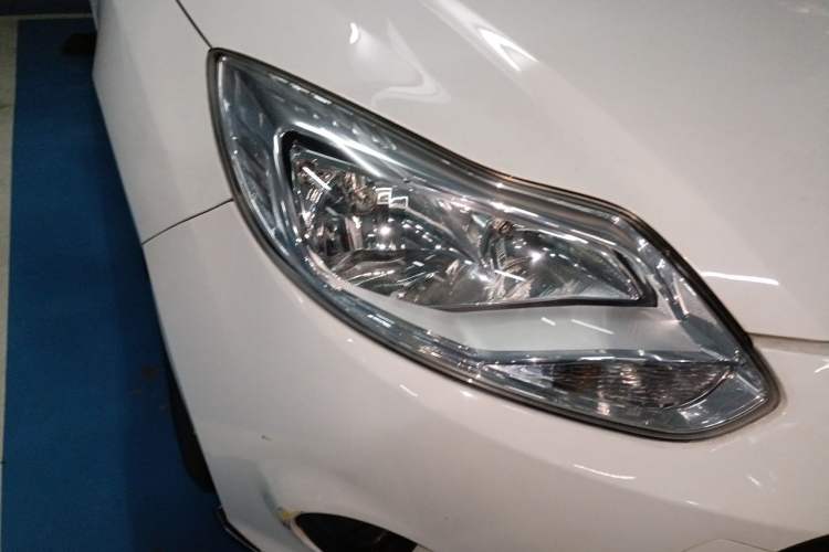 Used Ford Focus 2012 Sedan 1.6L Automatic Comfort Model Right Front Headlight