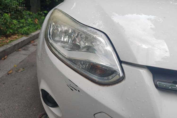 Used Ford Focus 2012 Hatchback 1.6L Automatic Comfort Model Right Front Headlight