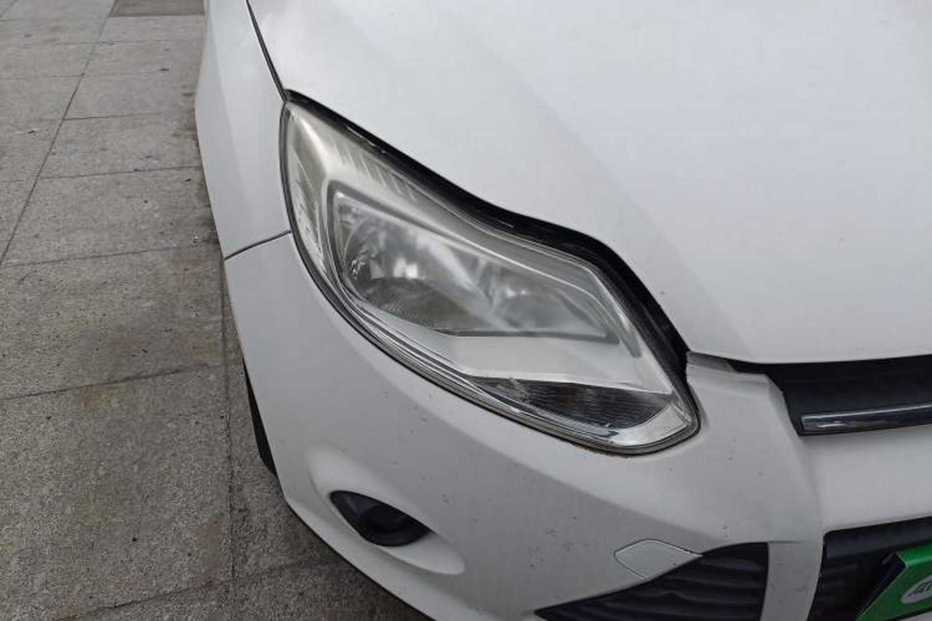 Used Ford Focus 2012 Hatchback 1.6L Automatic Fashion Edition Right Front Headlight
