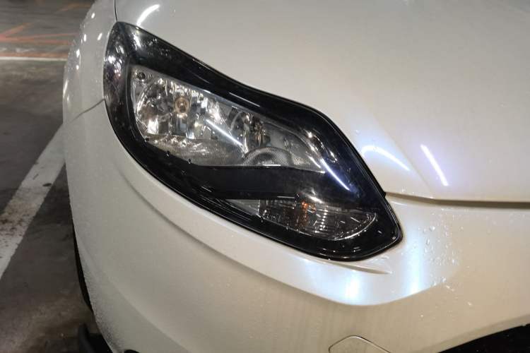 Used Ford Focus 2012 Hatchback 2.0L Automatic Luxury Sport Model Right Front Headlight