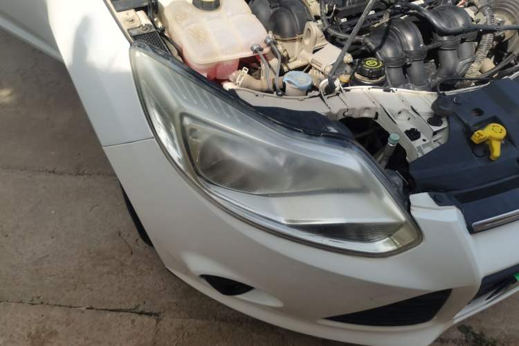 Used Ford Focus 2012 Sedan 1.6L Automatic Comfort Model Right Front Headlight