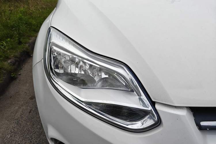 Used Ford Focus 2012 Hatchback 1.6L Automatic Fashion Edition Right Front Headlight
