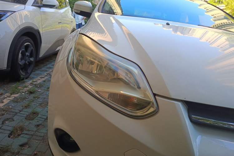 Used Ford Focus 2012 Sedan 1.6L Manual Comfort Model Right Front Headlight