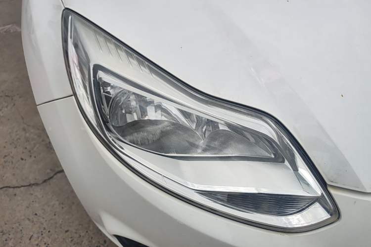 Used Ford Focus 2012 Sedan 1.6L Automatic Comfort Model Right Front Headlight
