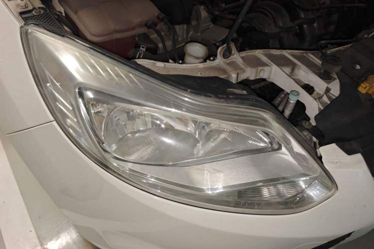 Used Ford Focus 2012 Hatchback 1.6L Automatic Comfort Model Right Front Headlight