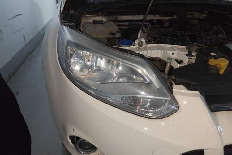 Used Ford Focus 2012 Sedan 1.6L Manual Fashion Edition Right Front Headlight