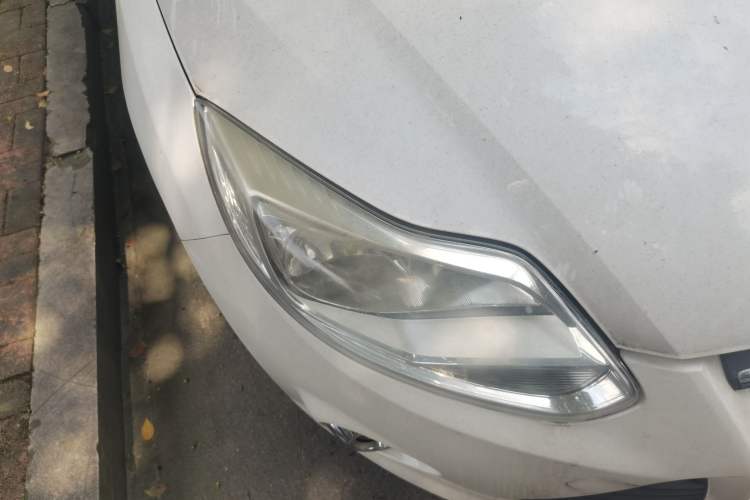 Used Ford Focus 2012 Sedan 1.6L Automatic Fashion Edition Right Front Headlight