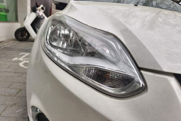 Used Ford Focus 2012 Hatchback 1.6L Automatic Fashion Edition Right Front Headlight