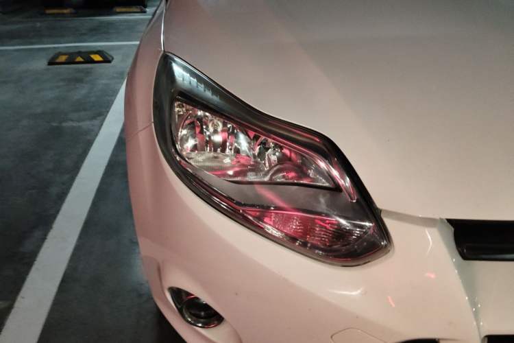 Used Ford Focus 2012 Sedan 1.6L Automatic Fashion Edition Right Front Headlight