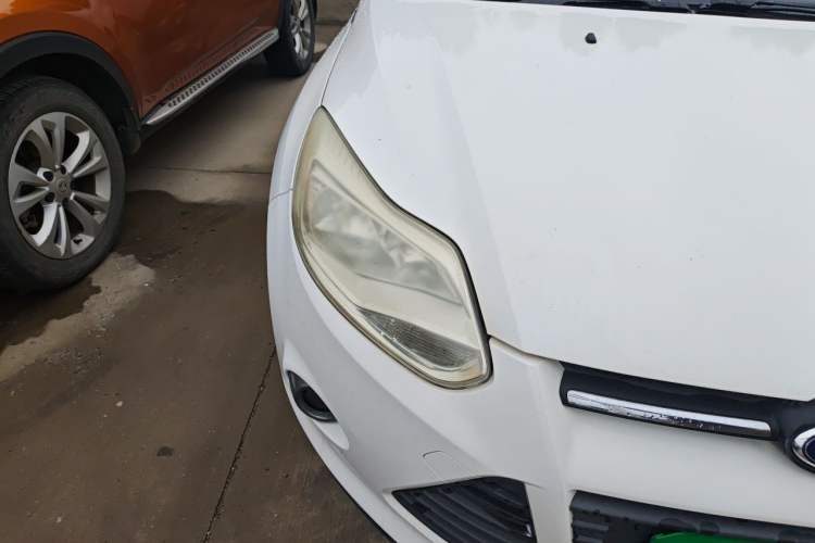 Used Ford Focus 2012 Sedan 1.6L Manual Fashion Edition Right Front Headlight