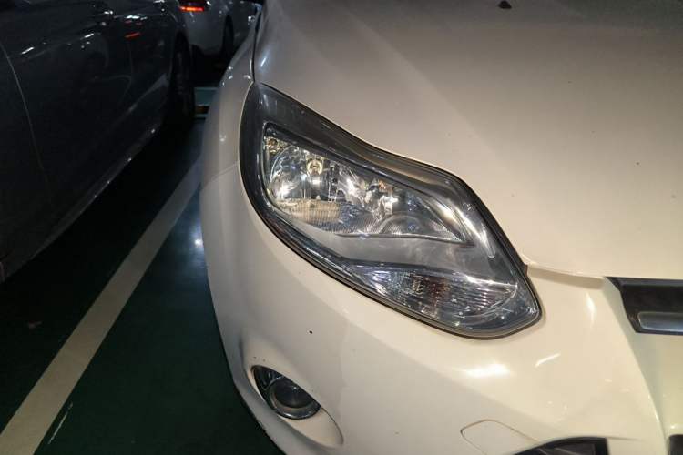 Used Ford Focus 2012 Sedan 1.6L Manual Fashion Edition Right Front Headlight