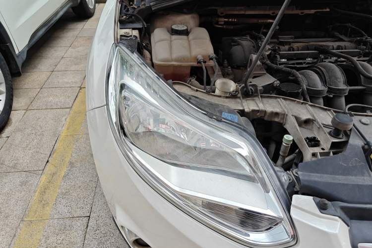 Used Ford Focus 2012 Sedan 1.6L Automatic Fashion Edition Right Front Headlight