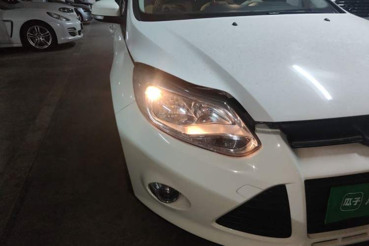 Used Ford Focus 2012 Sedan 1.6L Automatic Fashion Edition Right Front Headlight