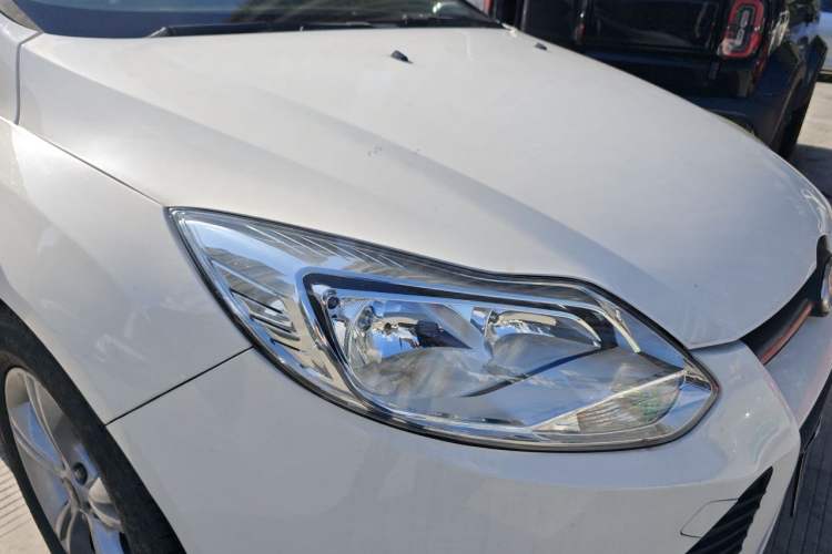 Used Ford Focus 2012 Sedan 1.6L Automatic Fashion Edition Right Front Headlight