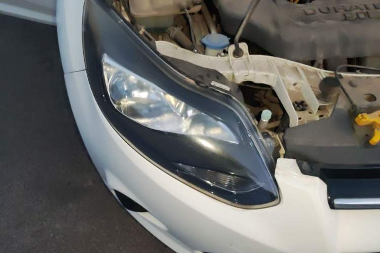 Used Ford Focus 2012 Hatchback 2.0L Automatic Luxury Sport Model Right Front Headlight