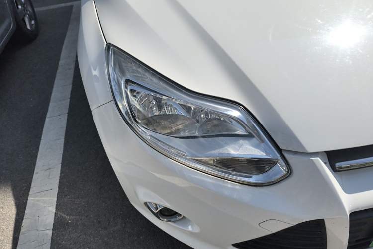 Used Ford Focus 2012 Sedan 1.6L Manual Fashion Edition Right Front Headlight