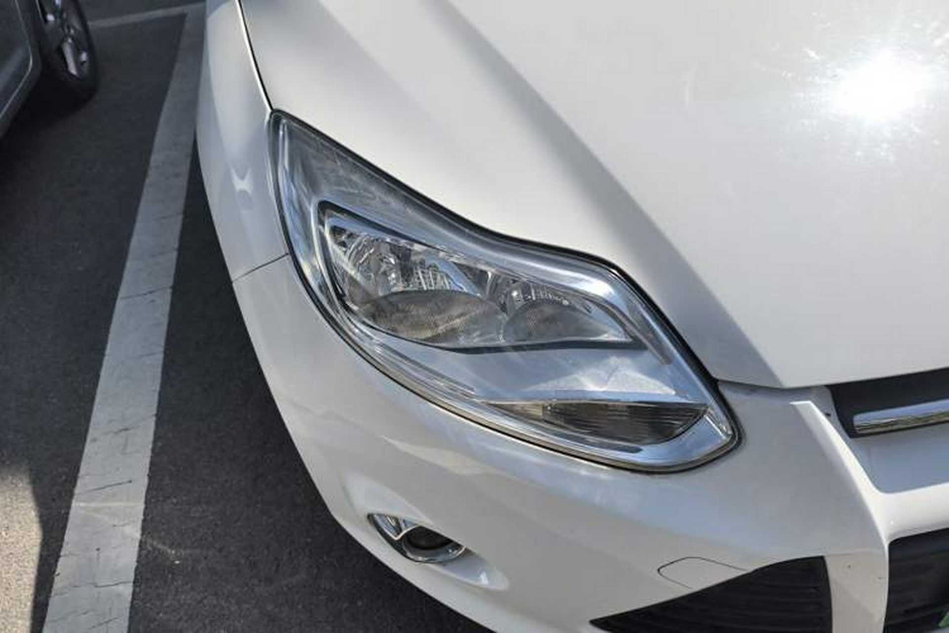 Used Ford Focus 2012 Sedan 1.6L Manual Fashion Edition Right Front Headlight