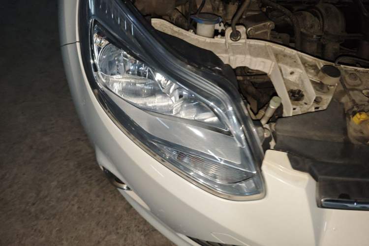 Used Ford Focus 2012 Sedan 1.6L Manual Fashion Edition Right Front Headlight