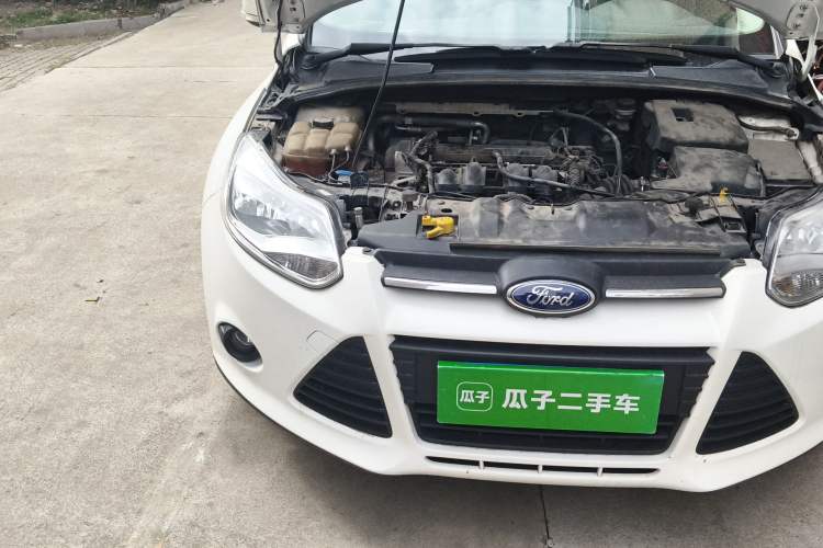 Used Ford Focus 2012 Sedan 1.6L Manual Comfort Model Right Front Headlight