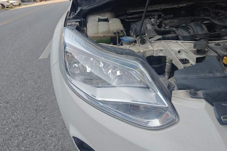 Used Ford Focus 2012 Sedan 1.6L Automatic Comfort Model Right Front Headlight