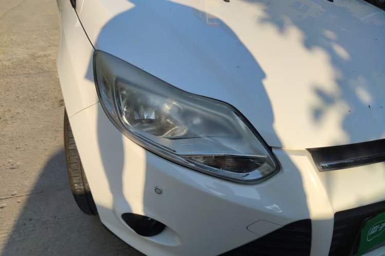 Used Ford Focus 2012 Sedan 1.6L Automatic Comfort Model Right Front Headlight